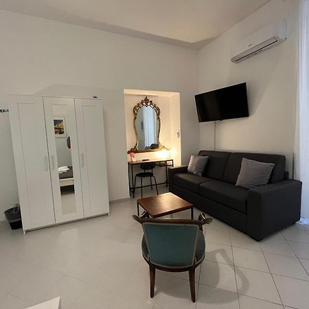 Pop Santa Chiara Bed and Breakfast Napoli Eksteriør billede