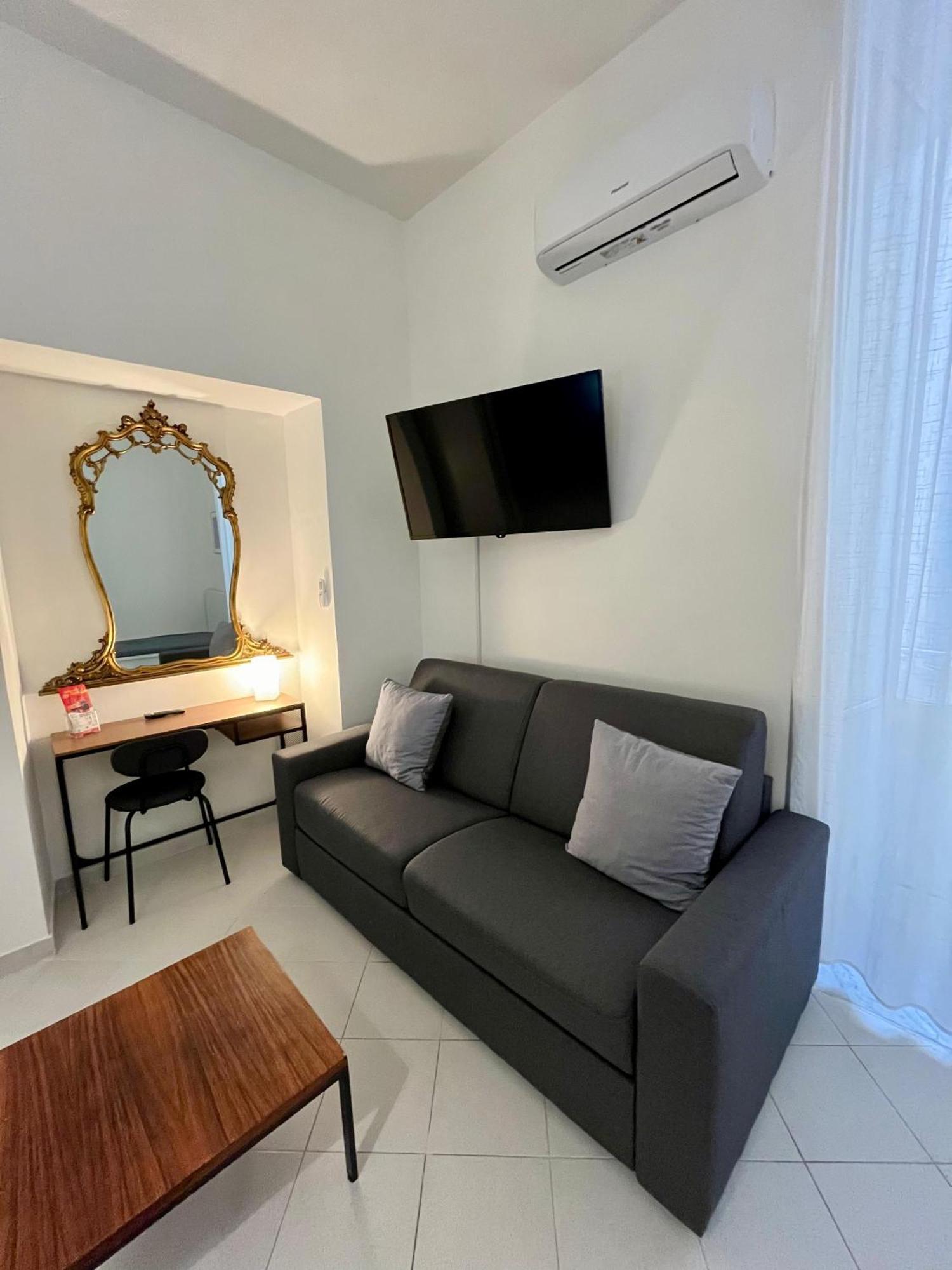 Pop Santa Chiara Bed and Breakfast Napoli Eksteriør billede